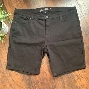 Universal Threads• NWT target black jean shorts